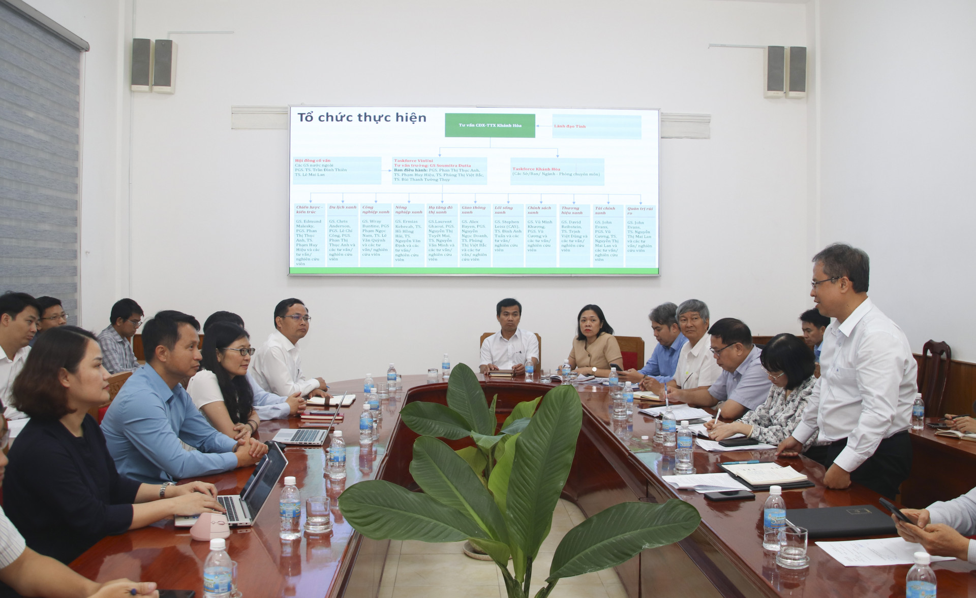 Mr. Tran Hoa Nam – Vice Chairman of Khanh Hoa Provincial People’s Committee: Meeting with VinUniversity on the Green Transformation Master plan for Khanh Hoa Province